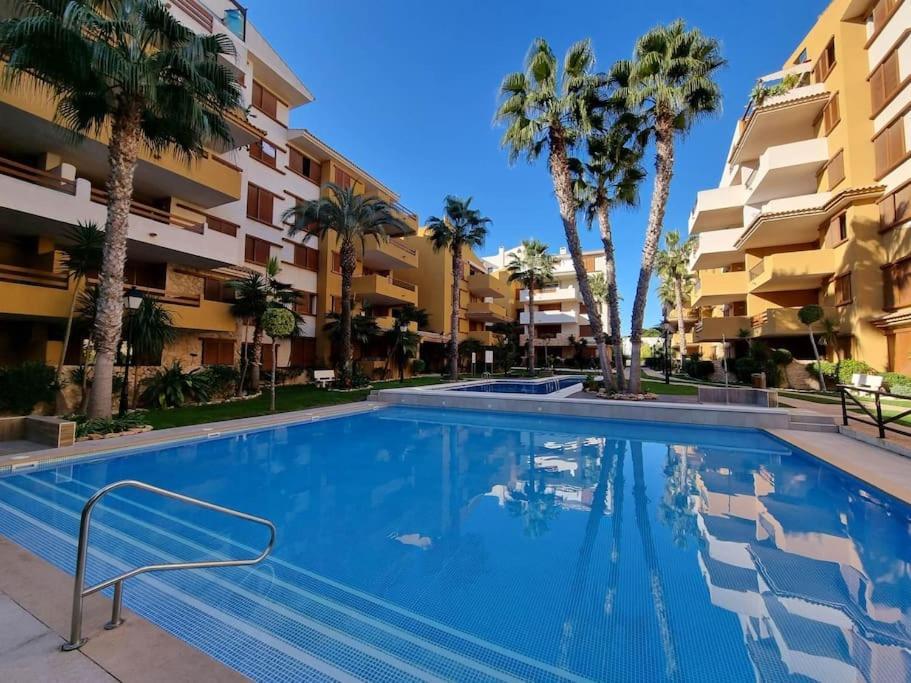 Olivia Sunny 2 Bedroom Apartament Punta Prima 托雷维耶哈 外观 照片