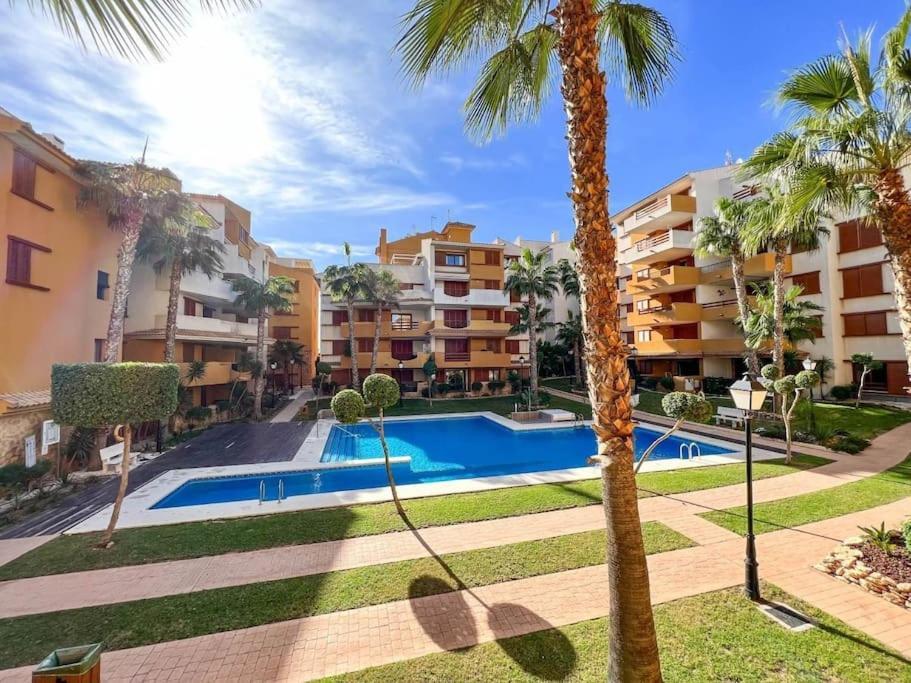 Olivia Sunny 2 Bedroom Apartament Punta Prima 托雷维耶哈 外观 照片