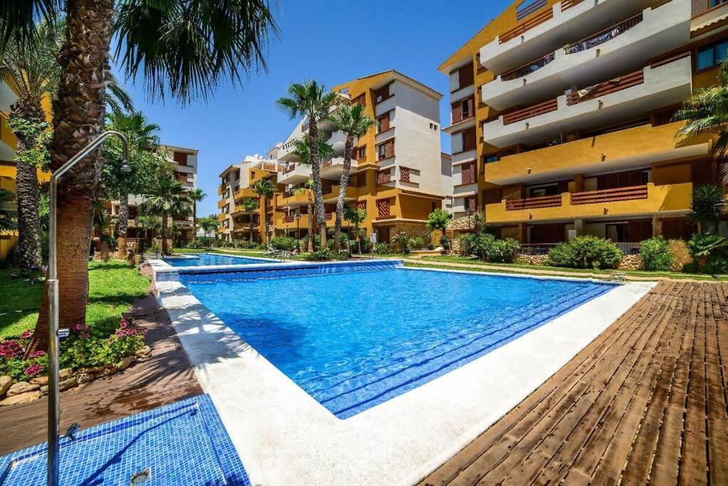 Olivia Sunny 2 Bedroom Apartament Punta Prima 托雷维耶哈 外观 照片