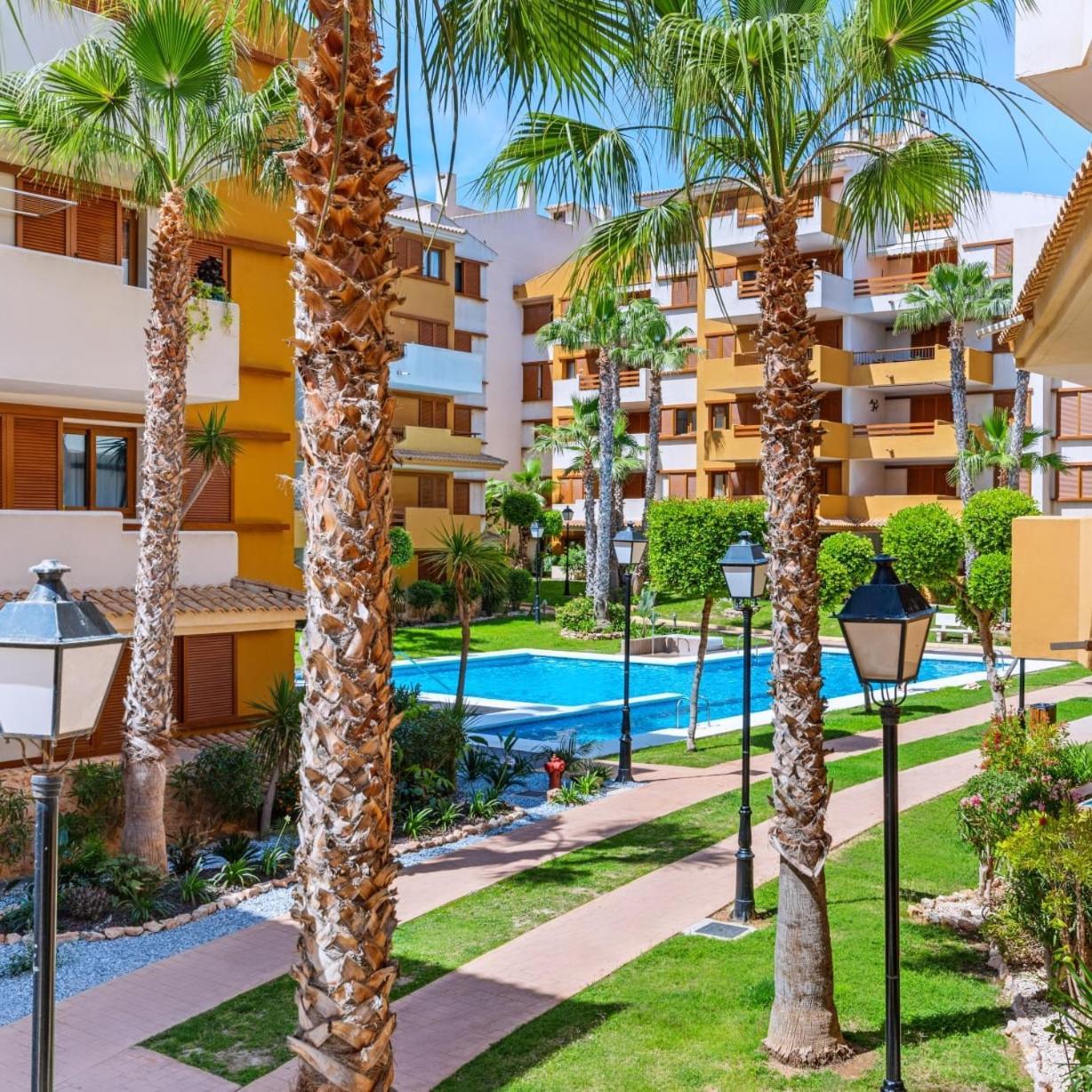 Olivia Sunny 2 Bedroom Apartament Punta Prima 托雷维耶哈 外观 照片