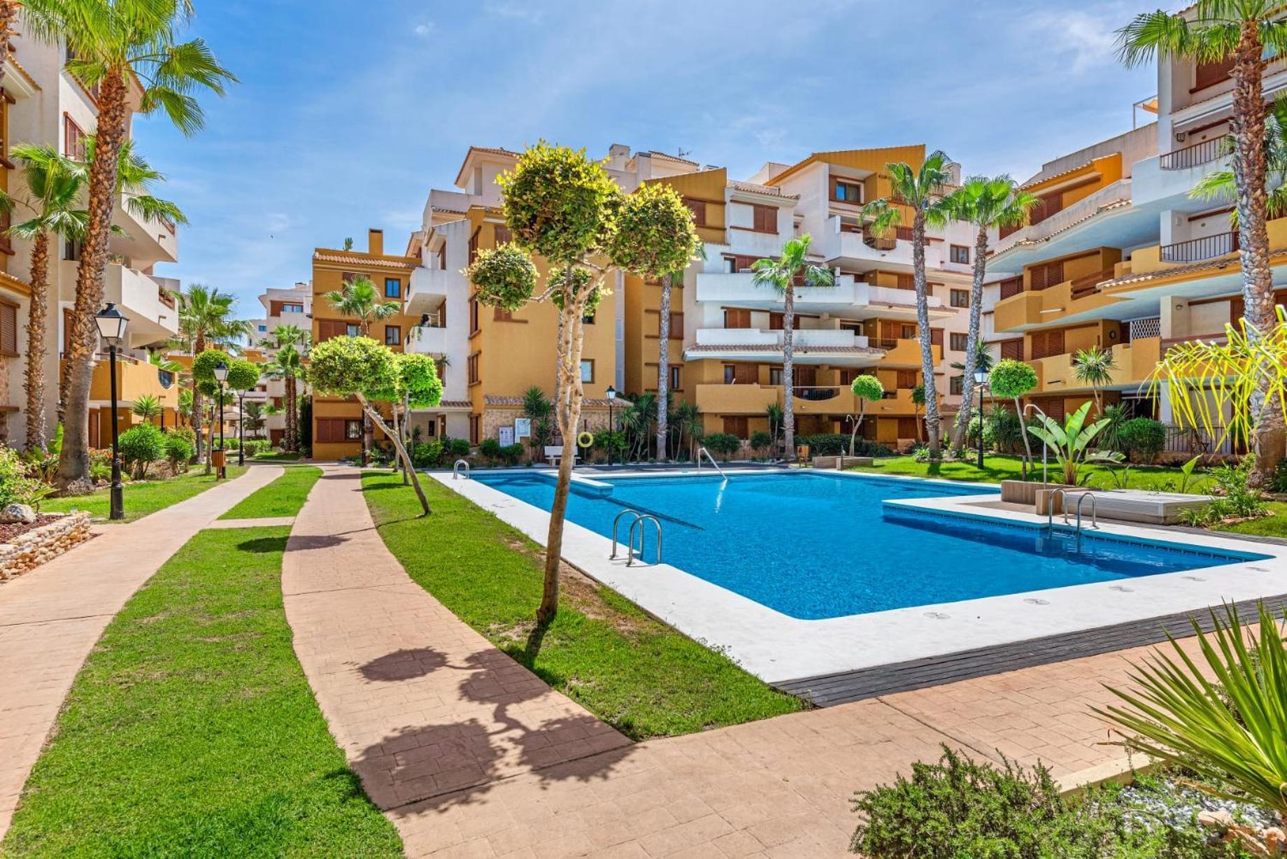 Olivia Sunny 2 Bedroom Apartament Punta Prima 托雷维耶哈 外观 照片